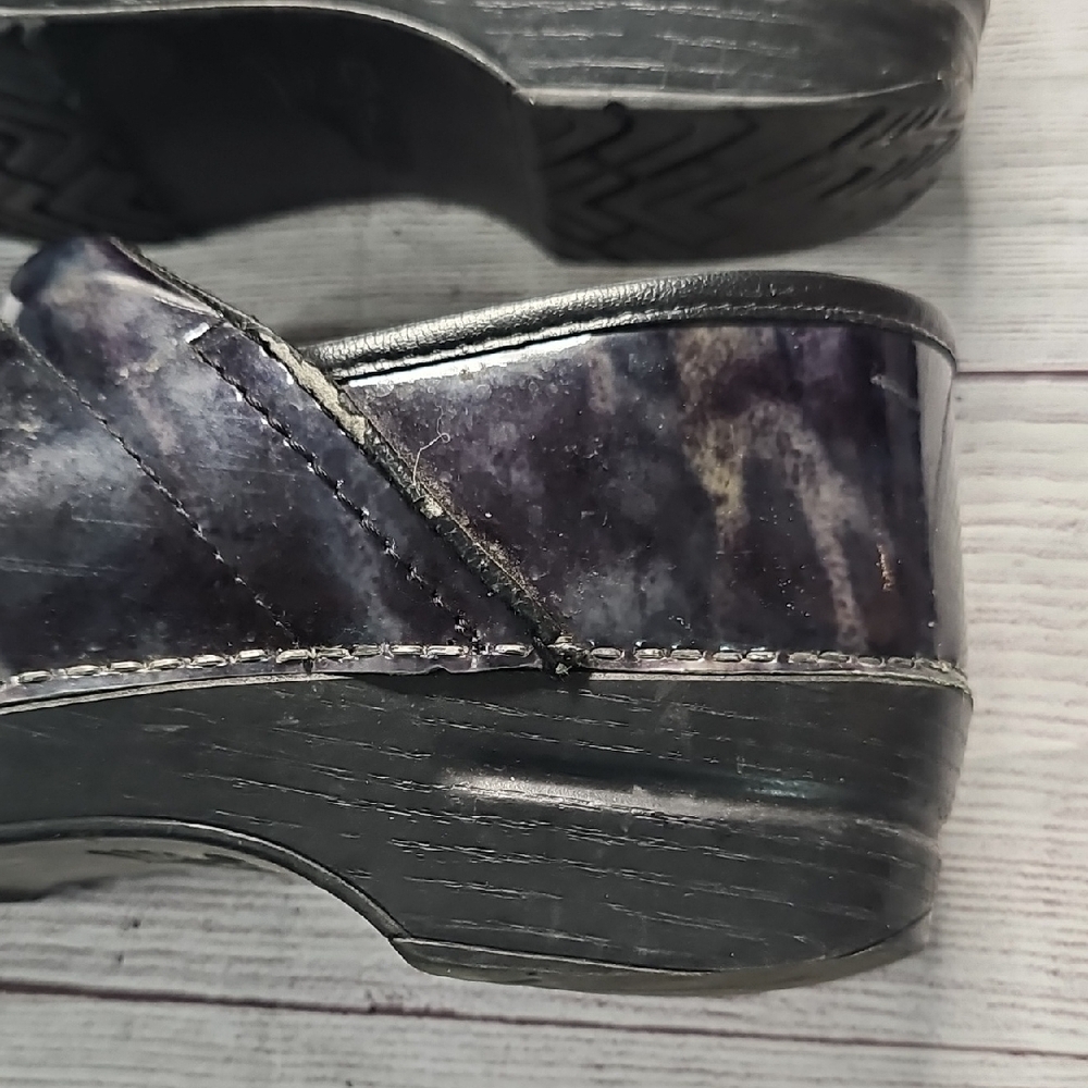 Dansko 38 Black and Blue/green Patterned Clogs - Picture 6 of 15